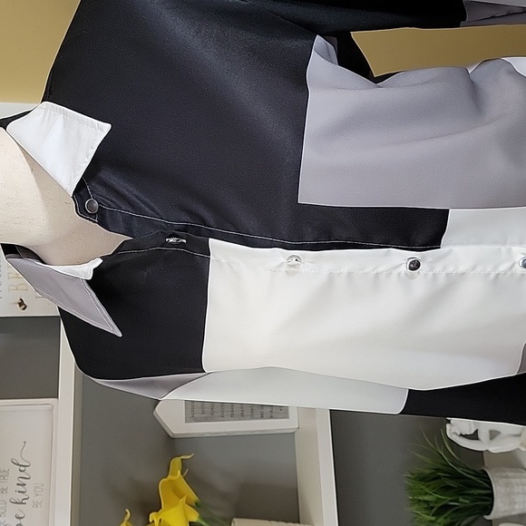 Black and White Color Block Blouse - Picture 3 of 7
